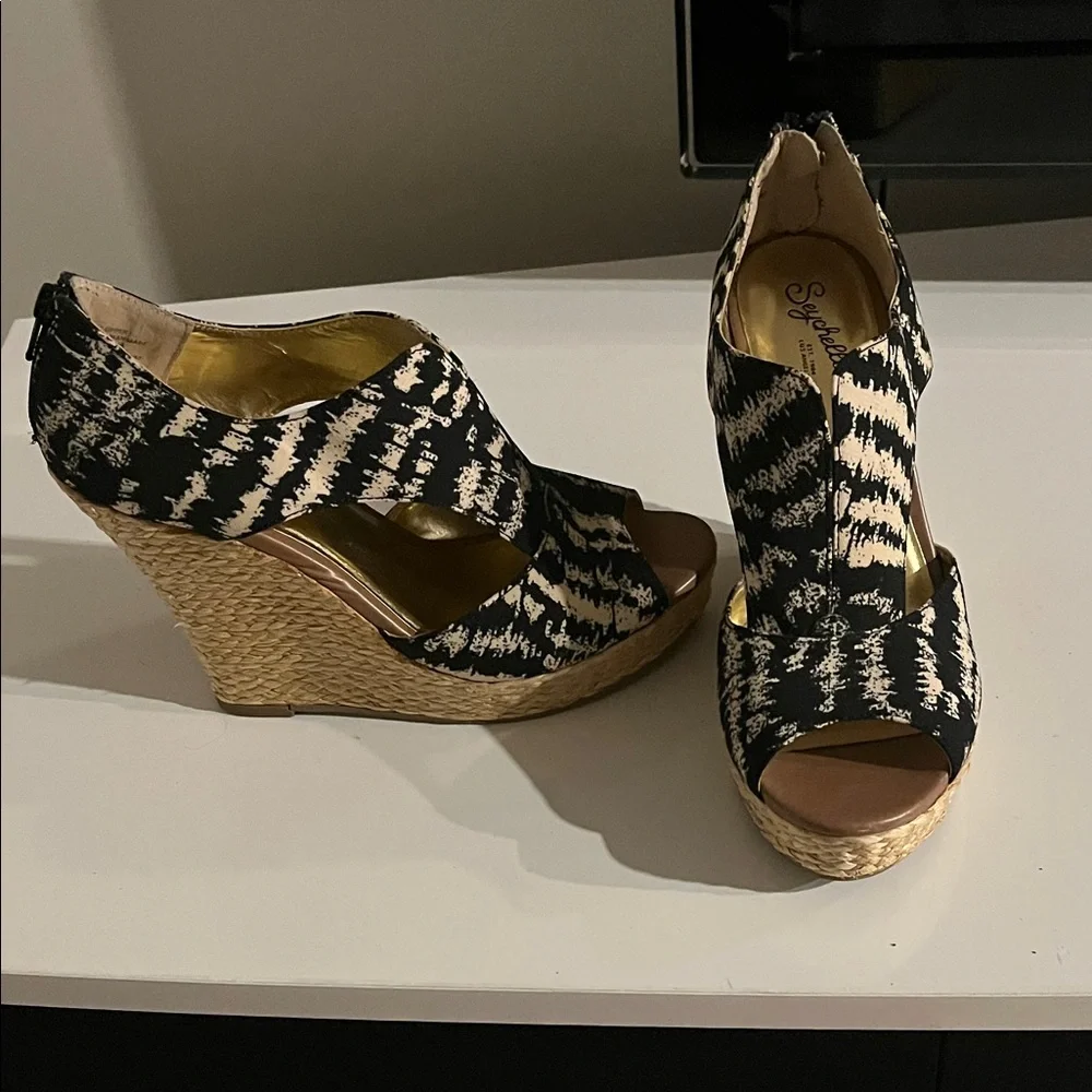 Seychelles Black and‎ Cream Wedges
